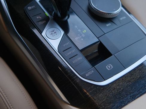 Used 2019 BMW 330i Sedan w/ Driving Assistance Package image 28