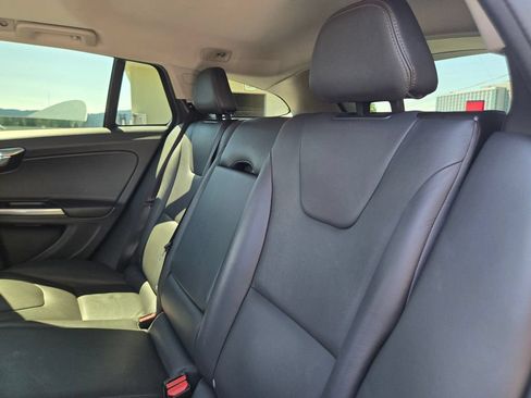 Used 2016 Volvo V60 T5 Cross Country w/ Convenience Package AWD/4WD image 17