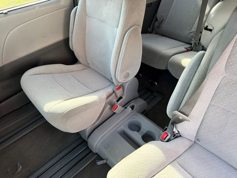 Used 2017 Toyota Sienna LE FWD image 17