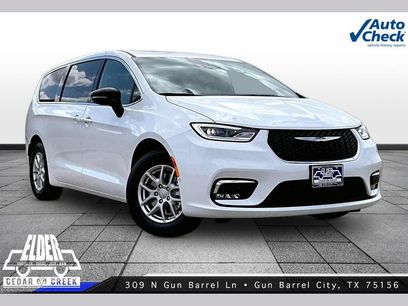 New 2026 Chrysler Pacifica Select
