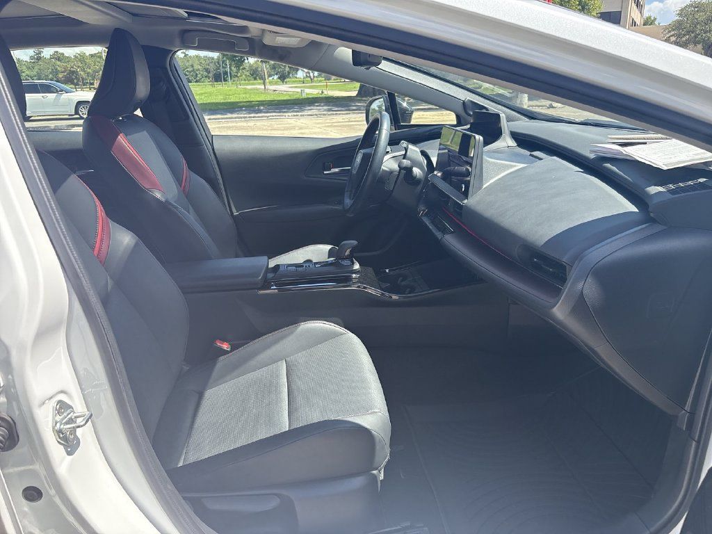 Used 2024 Toyota Prius Prime Premium w/ Advanced Technology Package FWD image 31