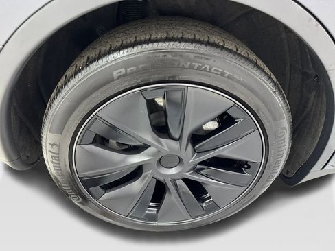 Used 2025 Tesla Model Y Long Range AWD/4WD image 82