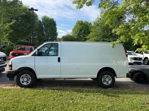 Used 2021 Chevrolet Express 2500 w/ Driver Convenience Package RWD image 2