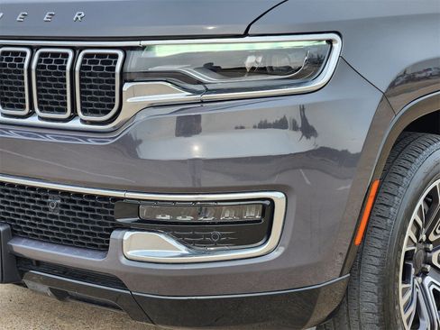 Used 2024 Jeep Wagoneer 4WD w/ Premium Group I image 8