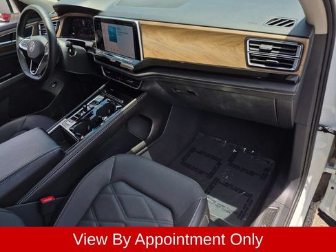 Used 2025 Volkswagen Atlas SE FWD image 31
