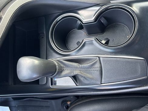 Used 2020 Toyota Camry SE image 11