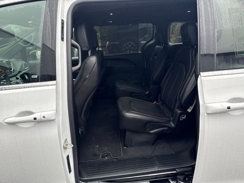 New 2026 Chrysler Pacifica Select image 14