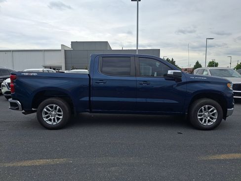 Used 2023 Chevrolet Silverado 1500 LT AWD/4WD image 7