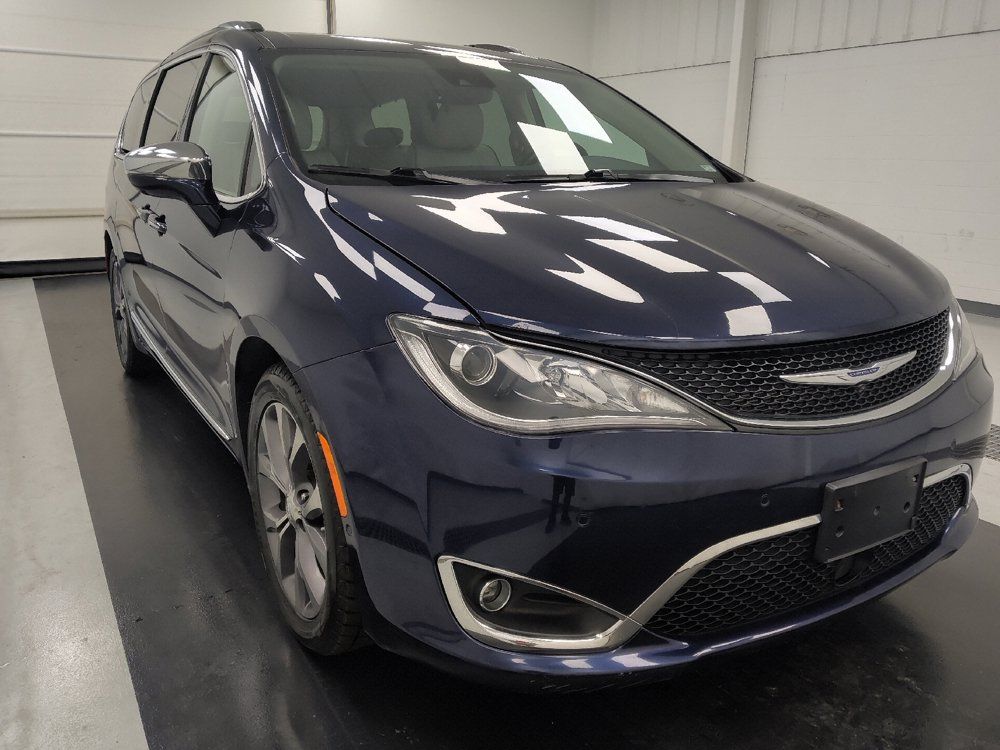 Used 2019 Chrysler Pacifica Limited w/ Advanced Safetytec Group FWD image 13