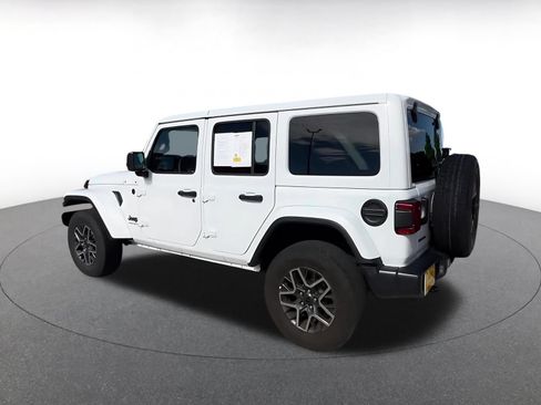 Used 2025 Jeep Wrangler Unlimited Sahara AWD/4WD image 10
