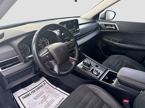 Used 2022 Mitsubishi Outlander SE image 10