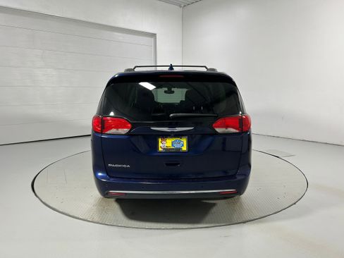 Used 2020 Chrysler Pacifica Touring-L w/ Tire & Wheel Group image 32