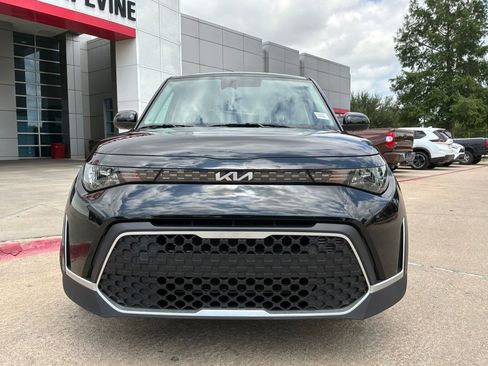 Used 2025 Kia Soul LX w/ LX Technology Package FWD image 3