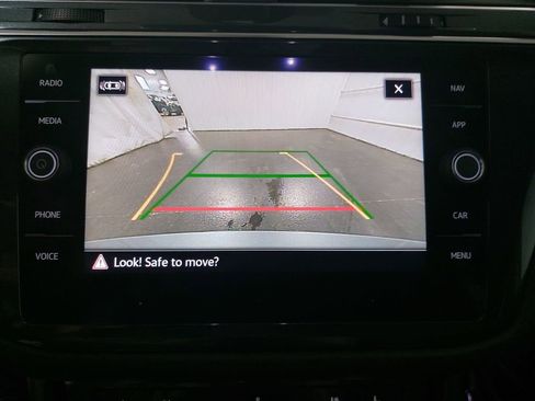 Used 2022 Volkswagen Tiguan SEL R-Line image 25