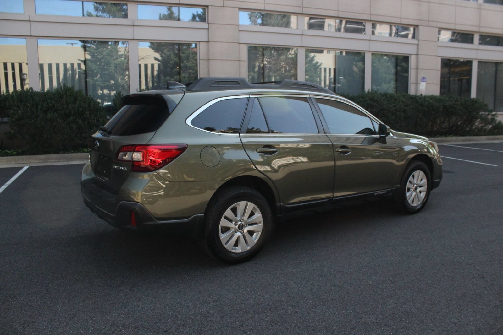 Used 2019 Subaru Outback 2.5i Premium AWD/4WD image 7