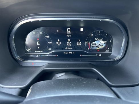 Used 2022 GMC Yukon XL SLT w/ SLT Luxury Package AWD/4WD image 11