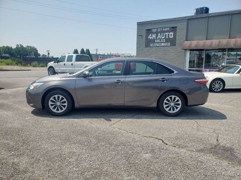 Used 2017 Toyota Camry LE image 1