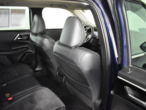 Used 2023 Mitsubishi Outlander SE image 44