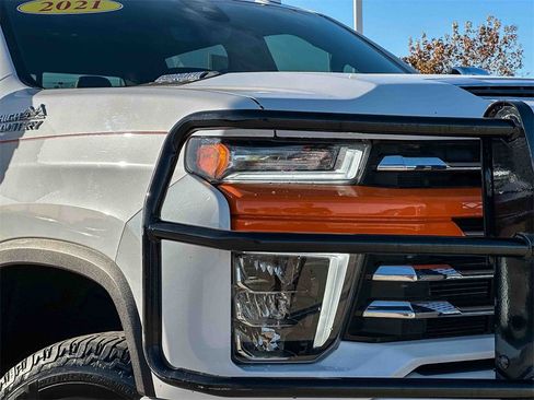 Used 2021 Chevrolet Silverado 2500 High Country w/ Z71 Off-Road Package image 10
