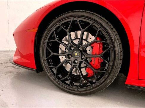 Used 2021 Lamborghini Huracan EVO RWD image 17
