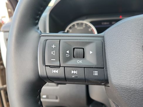 Used 2025 Nissan Rogue SV FWD image 15