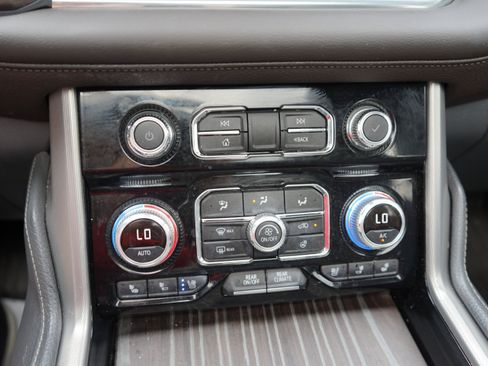 Used 2024 GMC Yukon XL Denali w/ Denali Reserve Package AWD/4WD image 17