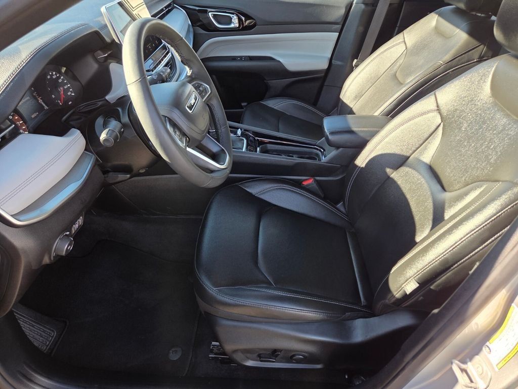 Used 2025 Jeep Compass Limited AWD/4WD image 13