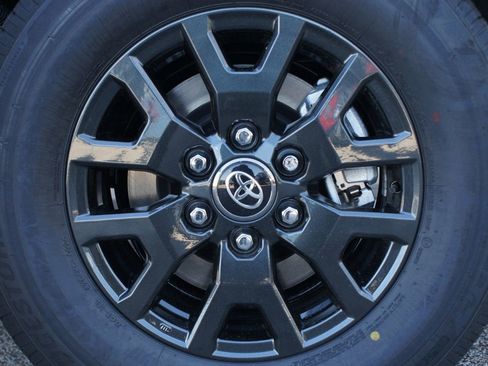 New 2026 Toyota 4Runner SR5 AWD/4WD image 26