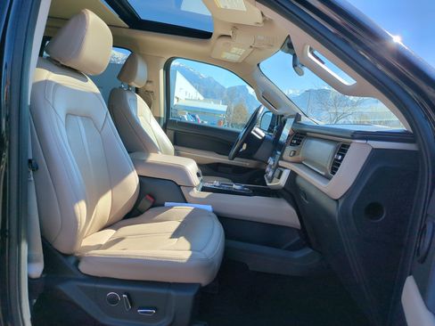 Used 2024 Ford Expedition Limited AWD/4WD image 34