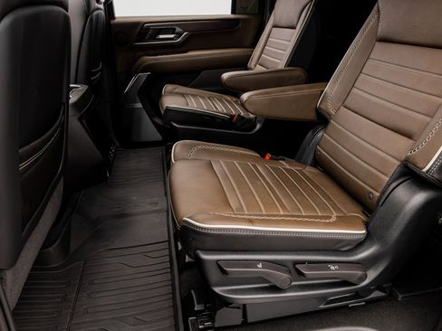 Used 2026 GMC Yukon XL Denali Ultimate w/ LPO, Floor Liner Package AWD/4WD image 36