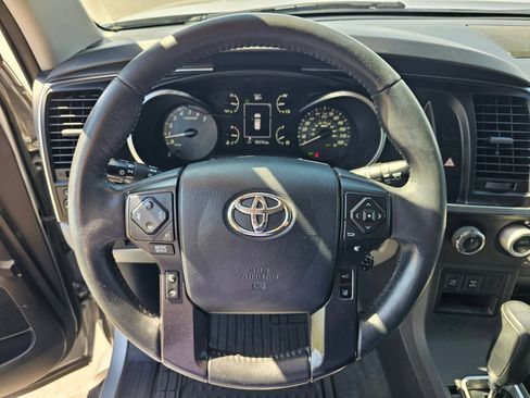 Used 2019 Toyota Sequoia SR5 AWD/4WD image 54