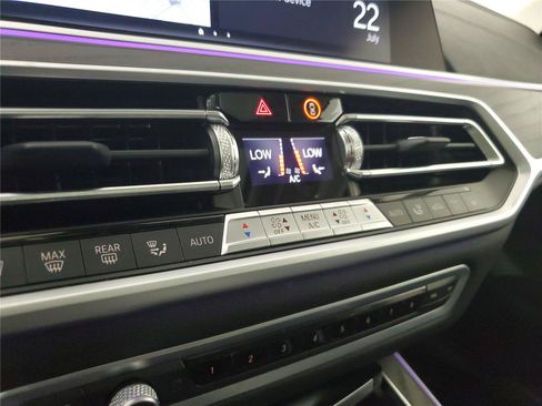 Used 2022 BMW X7 xDrive40i w/ Premium Package AWD/4WD image 32