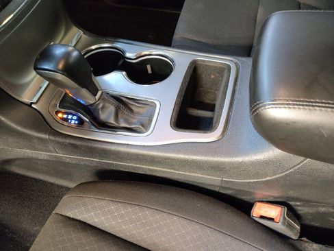 Used 2020 Jeep Grand Cherokee Laredo image 26