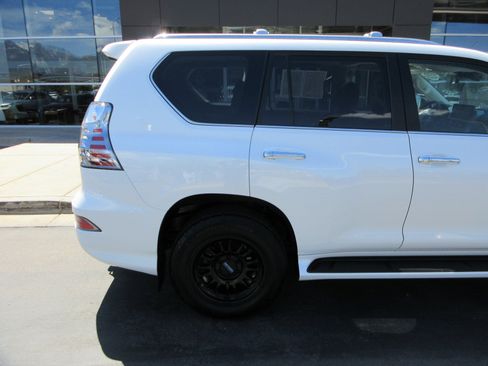 Used 2022 Lexus GX 460 Luxury w/ Off Road Package AWD/4WD image 10