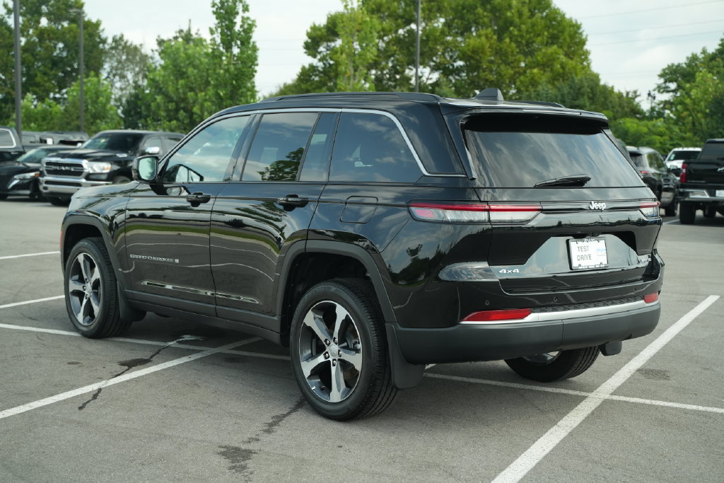 New 2026 Jeep Grand Cherokee Limited w/ MOPAR Finishing Package AWD/4WD image 5