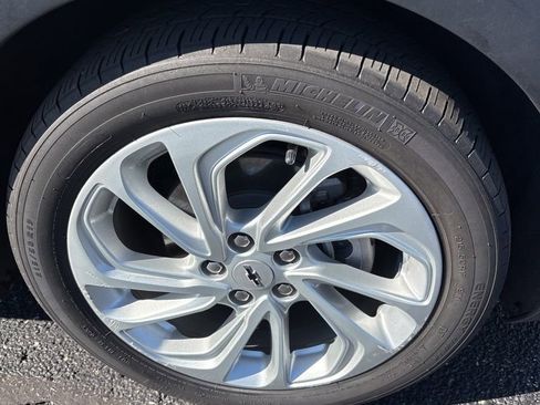 Used 2022 Chevrolet Bolt EUV LT w/ Comfort Package image 8