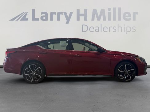 Used 2023 Nissan Altima 2.5 SR w/ SR Premium Package AWD/4WD image 6