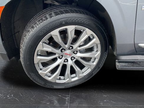 Used 2021 GMC Yukon Denali w/ Denali Premium Package AWD/4WD image 41