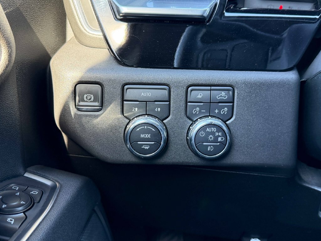 Used 2025 GMC Sierra 1500 SLT AWD/4WD image 39