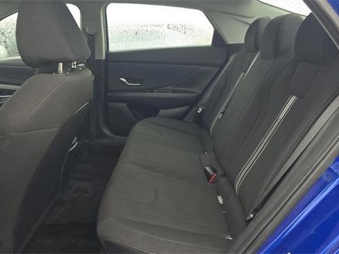 Used 2023 Hyundai Elantra SEL w/ Convenience Package image 13