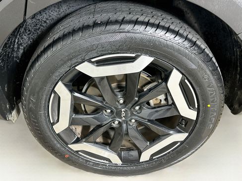 Used 2025 Kia Telluride S FWD image 11