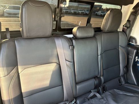 Used 2025 Jeep Gladiator Sport image 38