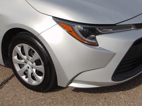Used 2024 Toyota Corolla LE FWD image 2