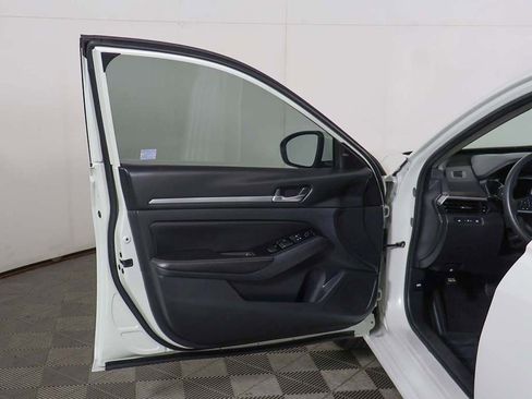Used 2023 Nissan Altima 2.5 SV FWD image 15