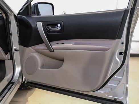 Used 2009 Nissan Rogue SL w/ Moonroof Pkg image 40