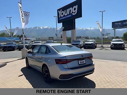 Used 2025 Volkswagen Jetta SE w/ Sunroof Package FWD image 7