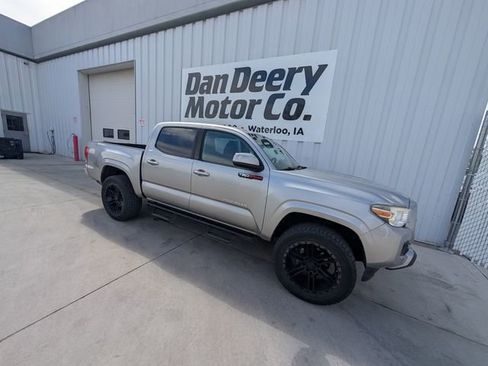 Used 2019 Toyota Tacoma SR5 RWD image 17