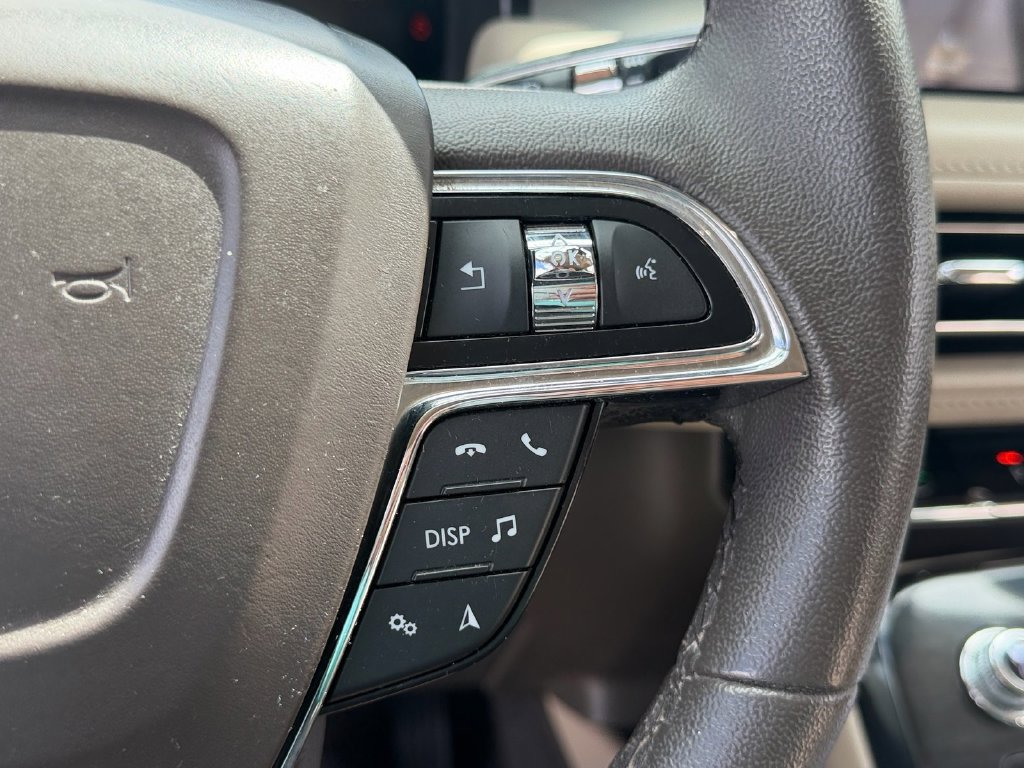 Used 2022 Lincoln Nautilus FWD w/ Premium Package image 21