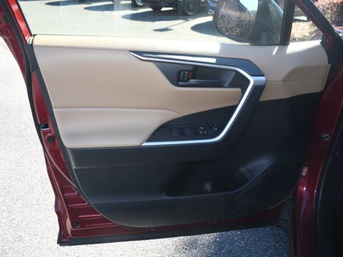 Certified 2023 Toyota RAV4 LE image 9