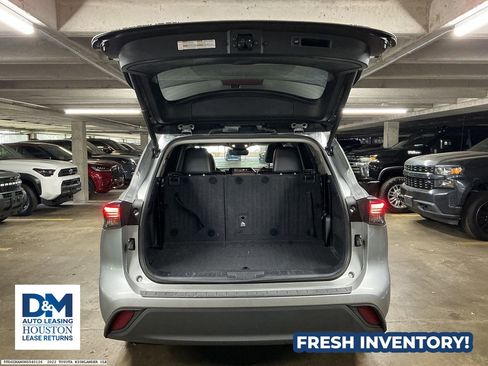 Used 2022 Toyota Highlander XLE FWD image 6